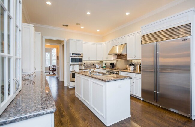 Building Photo - 430 Butter Ln