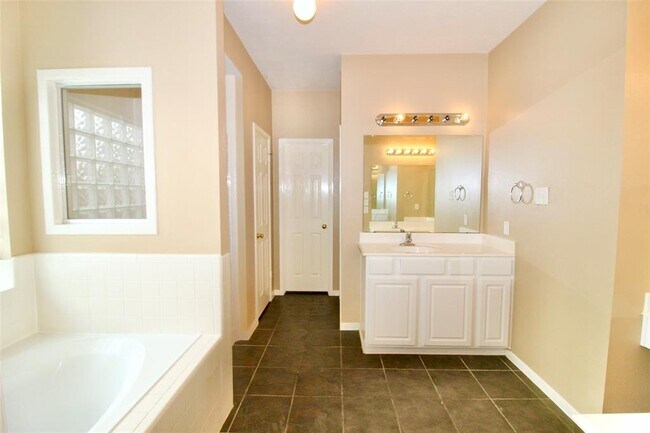 Building Photo - 21226 Rush Hollow Ct