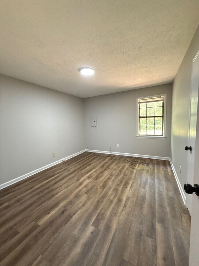 Building Photo - 319 N Bond Ave