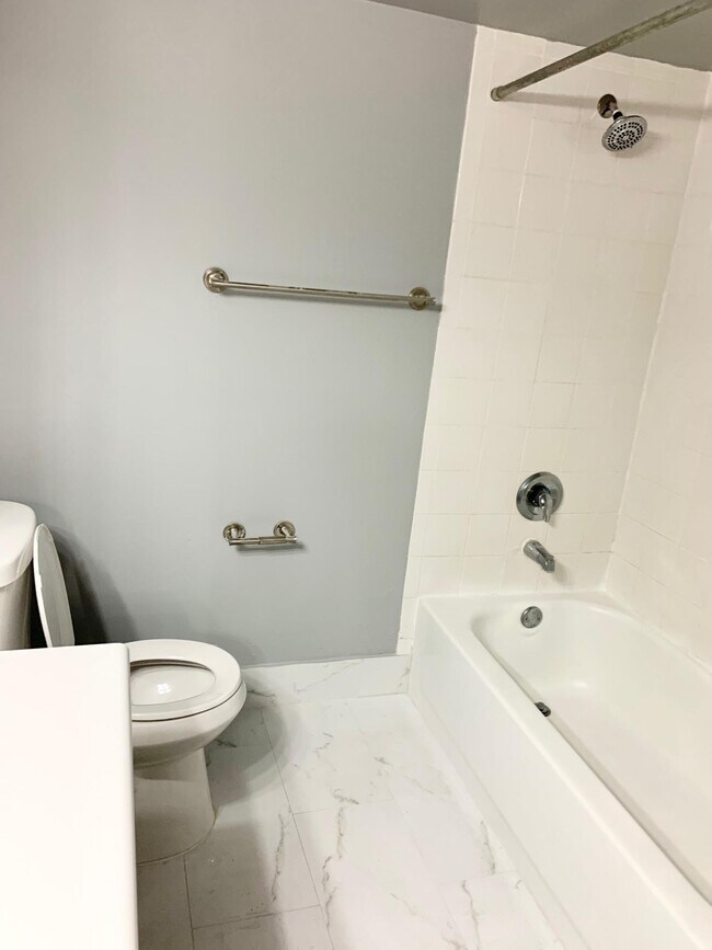 Building Photo - 2600 S University Dr