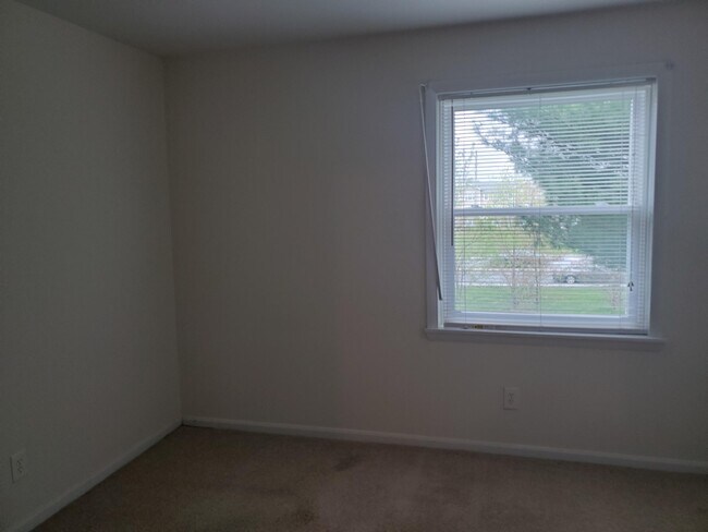 Building Photo - 500 Chapel Ct