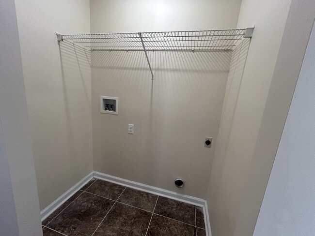 Building Photo - Home For Rent