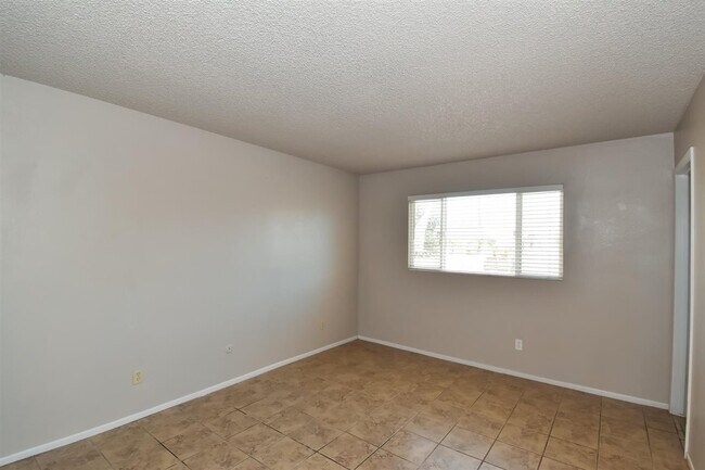 Building Photo - 2490 W Yowell Ct