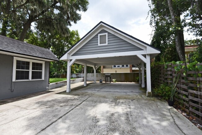 Building Photo - 416 Hillcrest St