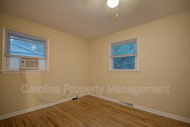 Building Photo - 421 E McLelland Ave