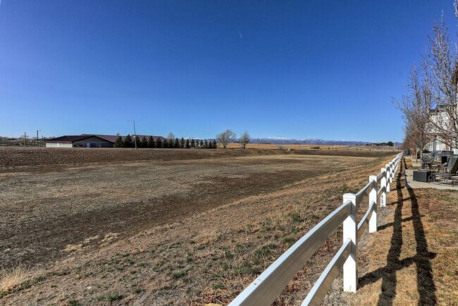 Building Photo - 3 Bedroom 2 1/2 Bath Townhome in Wellington