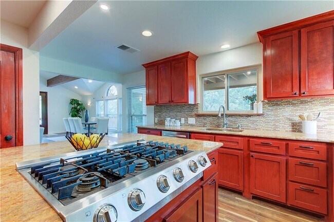 Building Photo - 9305 Granada Hills Dr