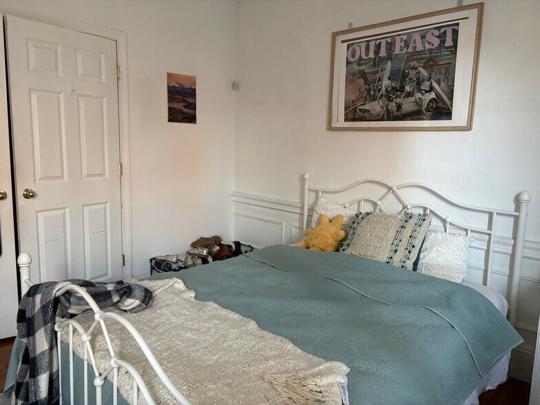 Building Photo - 56 Egmont St