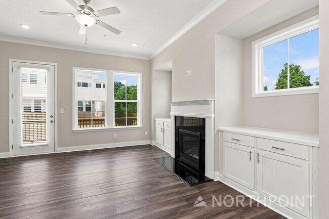 Building Photo - 300 Overture Ct SE