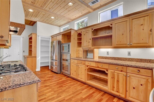 Building Photo - 9005 Opus Dr