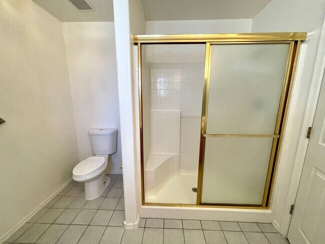 Building Photo - Cute 3 Bedroom Home in Center of Kingman- Available Now!