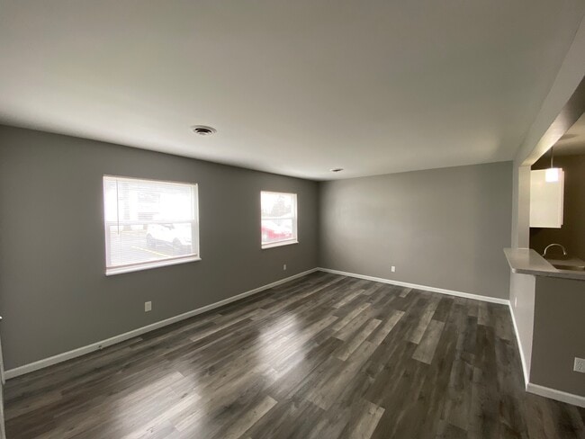 Building Photo - 109 Swan Dr