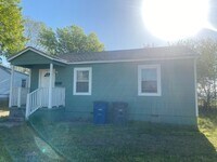 Building Photo - 1413 N Indianapolis Ave