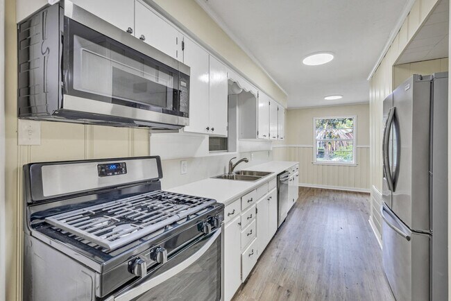 Building Photo - 2053 South Dr