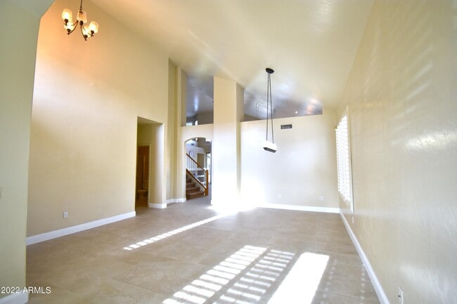 Building Photo - 768 E Irma Ln