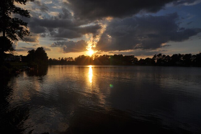 Building Photo - Beautiful Home on Lake Clermont