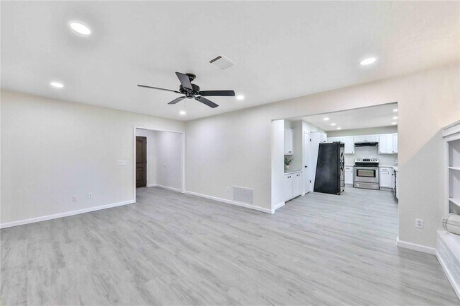 Building Photo - 512 N Morgan Dr