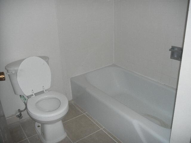 Building Photo - 100 Royal Way Dr