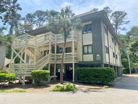 Building Photo - Two Bedroom Condo Located close to Everything Hilton Head Island has to Offer!