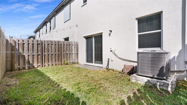 Building Photo - 2676 SE 12th Pl