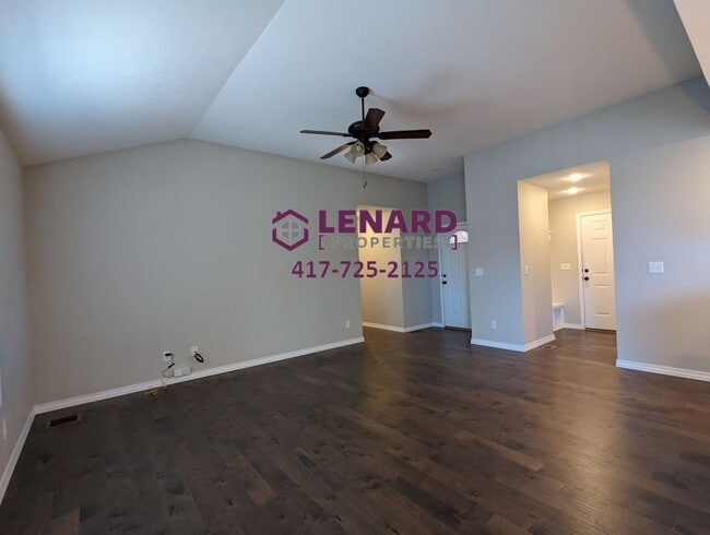 Building Photo - Beautiful 3 Bedroom House!
