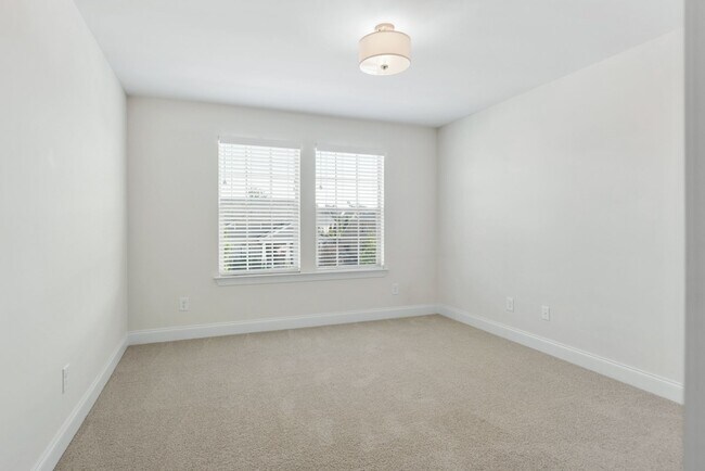 Building Photo - 797 Ravensdowne-