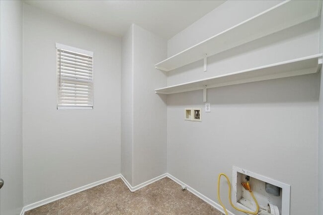 Building Photo - Beautiful 4 bedroom home in gated community