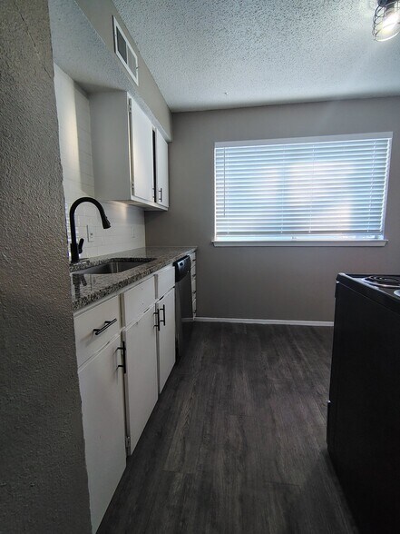 Building Photo - 412 Summit Ave