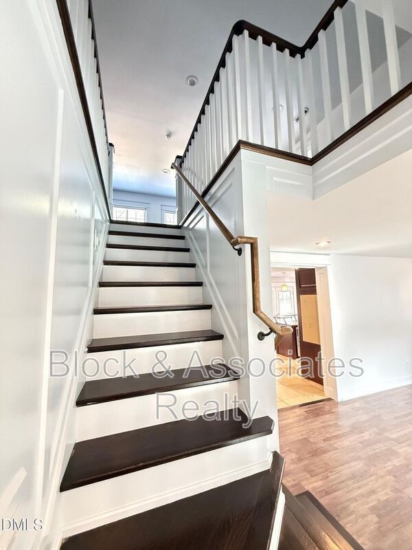 Building Photo - 121 Marilou Ln