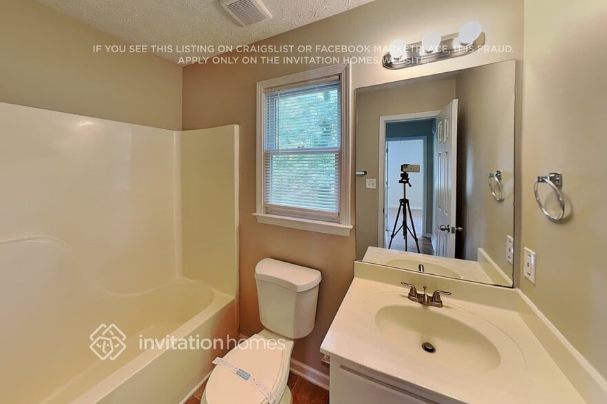 Building Photo - 305 Mary Alice Dr