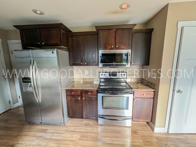 Building Photo - Beautiful 4 Bedroom, 2.5 Bathroom Home in Ankeny