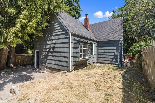 Building Photo - 10311 Stone Ave N