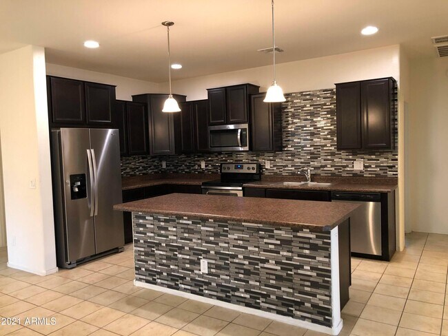 Building Photo - 8457 N 61st Ln