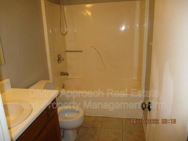 Building Photo - 830 Jamestown Manor Park