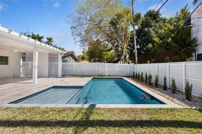 Building Photo - 1070 Tyler St