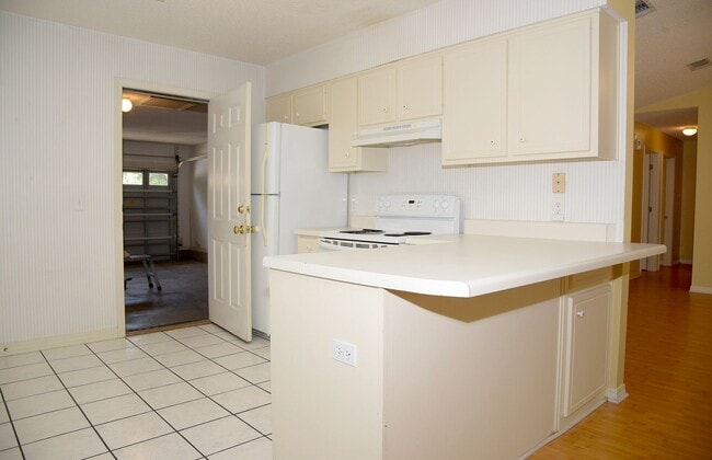 Building Photo - Central 3 Bedroom in Niceville!