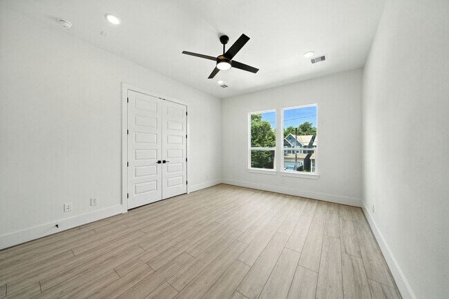 Building Photo - 7131 Eastwood St