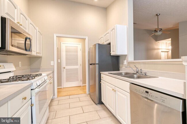 Building Photo - 8704 Natures Trail Ct