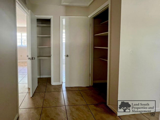 Building Photo - 2628 S Palmeden Dr