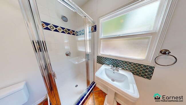 Building Photo - Beautifully Located 2-Bed Home in the Hear...