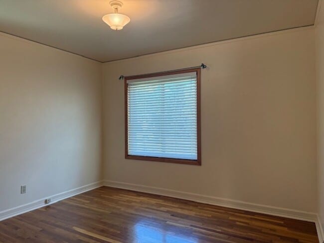 Building Photo - House For Lease