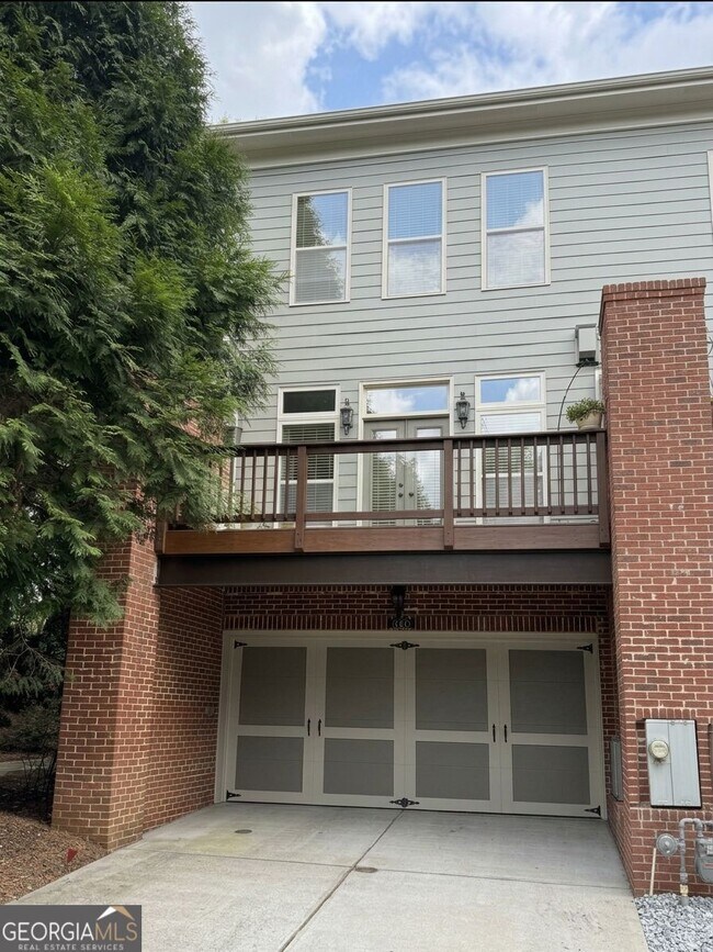 Building Photo - 1602 Chatterton Ct NE