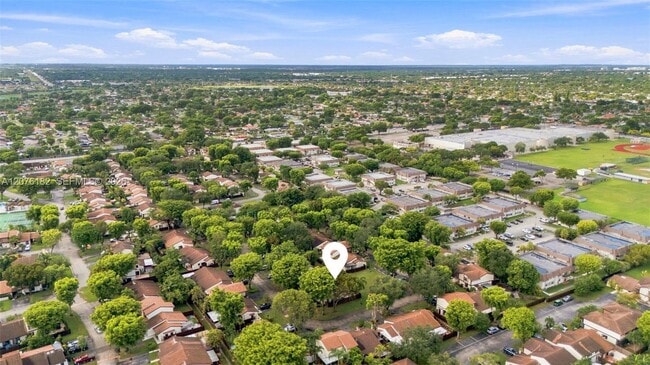 Building Photo - 6820 SW 128th Ct