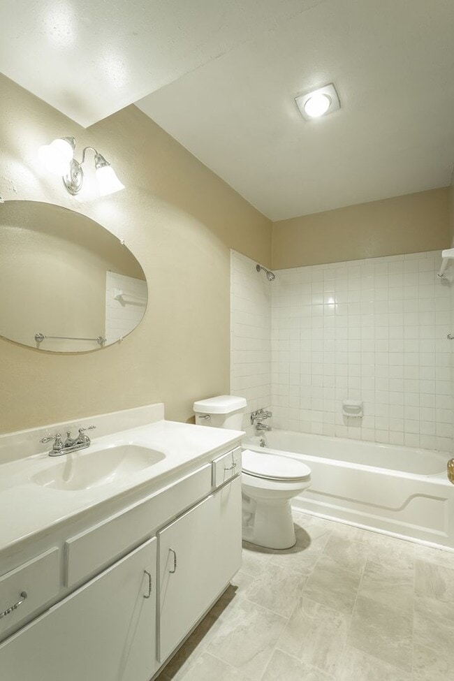 Building Photo - 1 bedroom 1 bath in Signal View