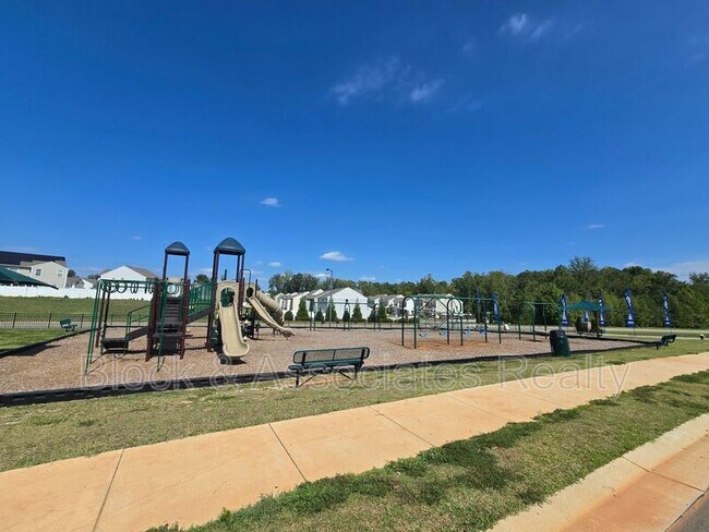 Building Photo - 1202 Broholmer Ln