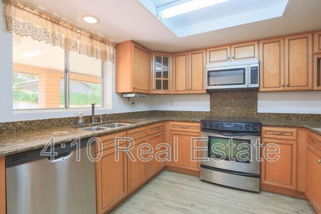 Building Photo - 951 E Leeward Ln