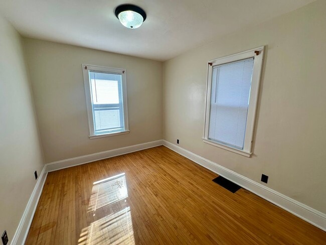 Building Photo - Charming 2-Bedroom Home with Hardwood Floo...