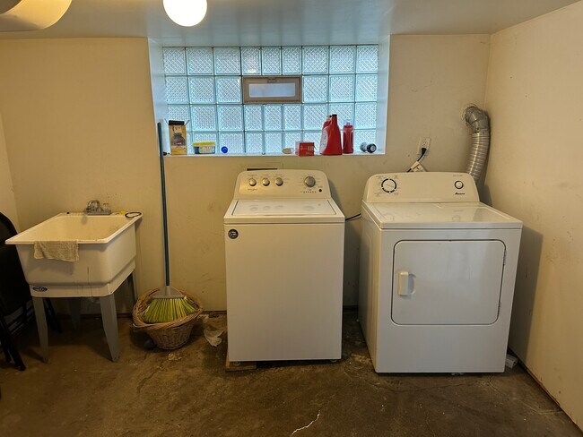 Building Photo - 12052 S La Salle St