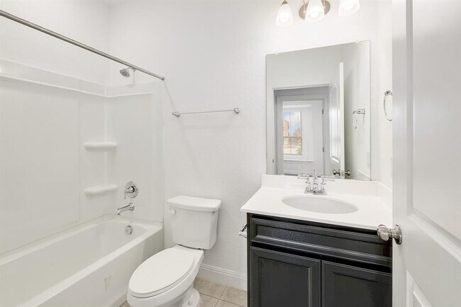 Building Photo - 113 King Thistle Ct