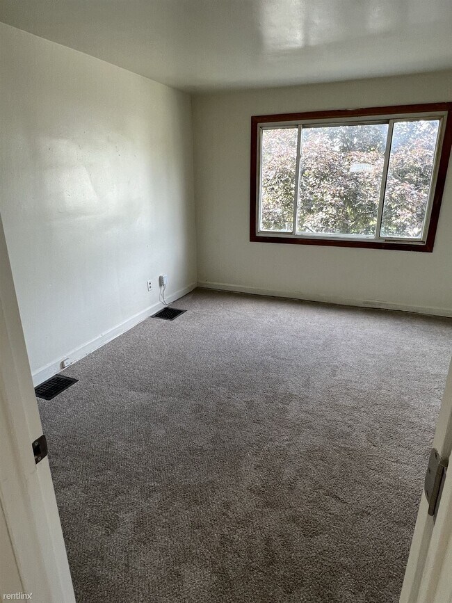 Building Photo - 4 br, 2 bath House - 414 Woodlawn Street S...